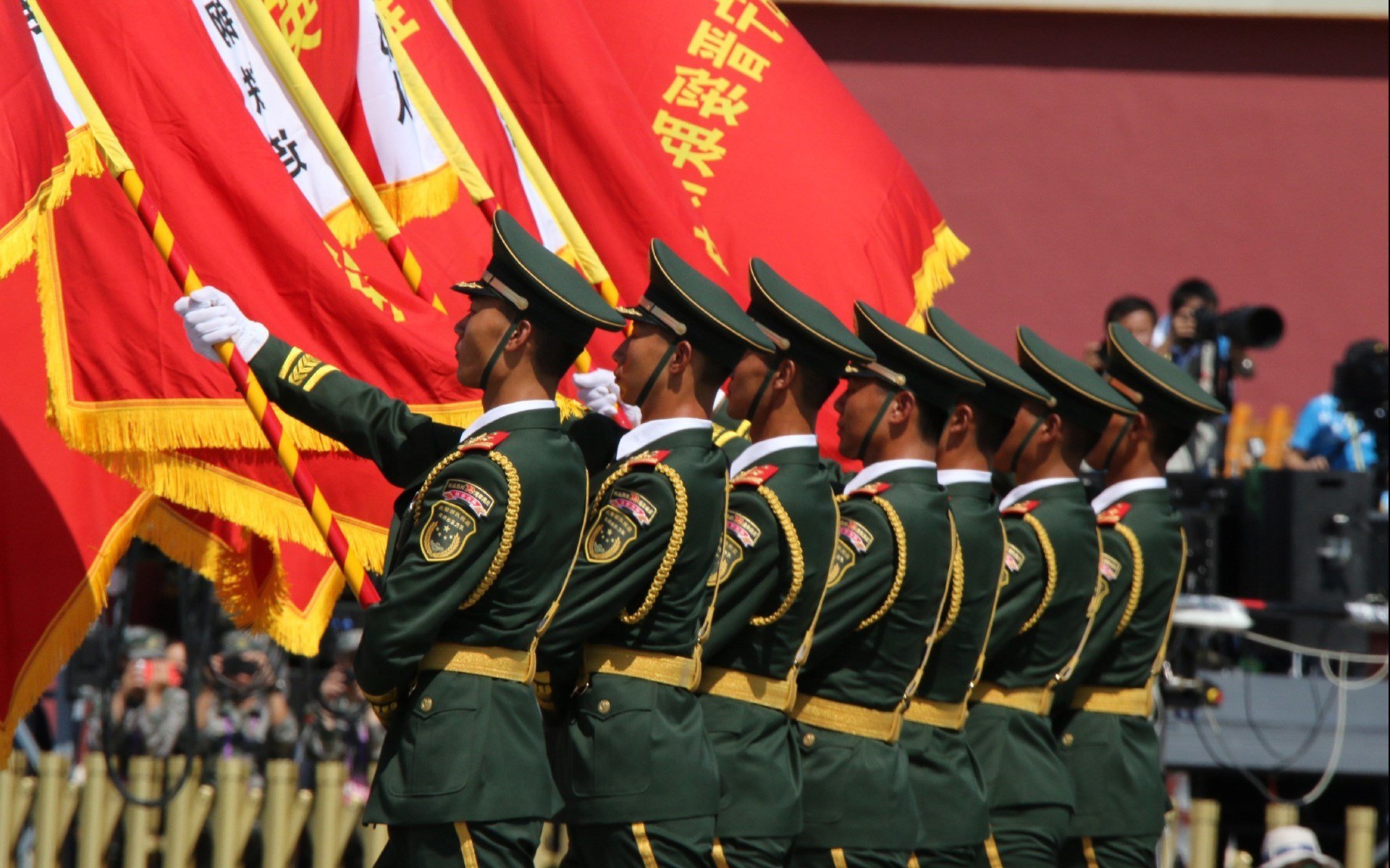 “德甲领头羊强势反弹，赢得关键比赛”，德甲谁厉害