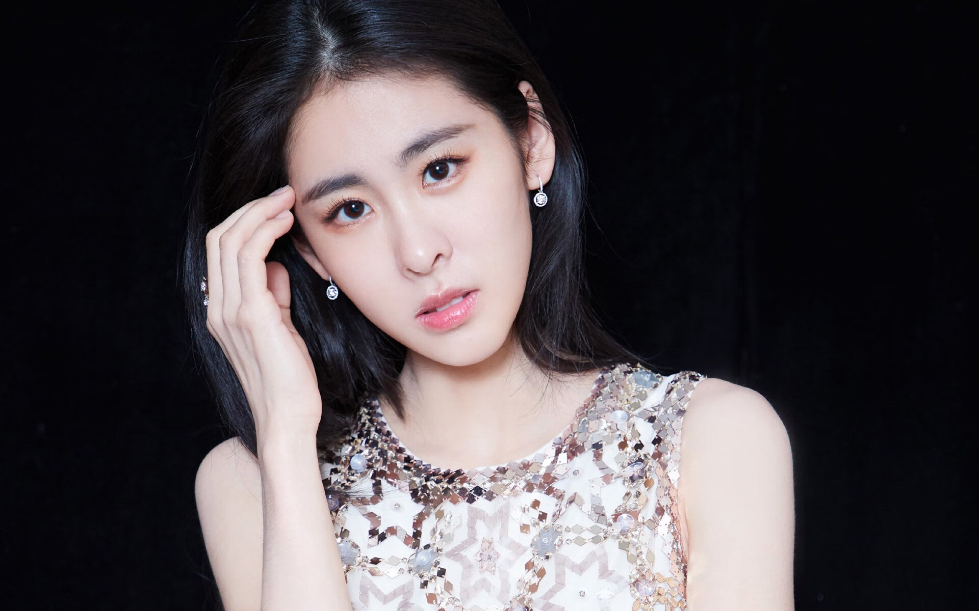 开云体育官网下载安装-中国运动员在国际篮球赛中屡创佳绩，彰显国家实力，中国国际篮球名人堂