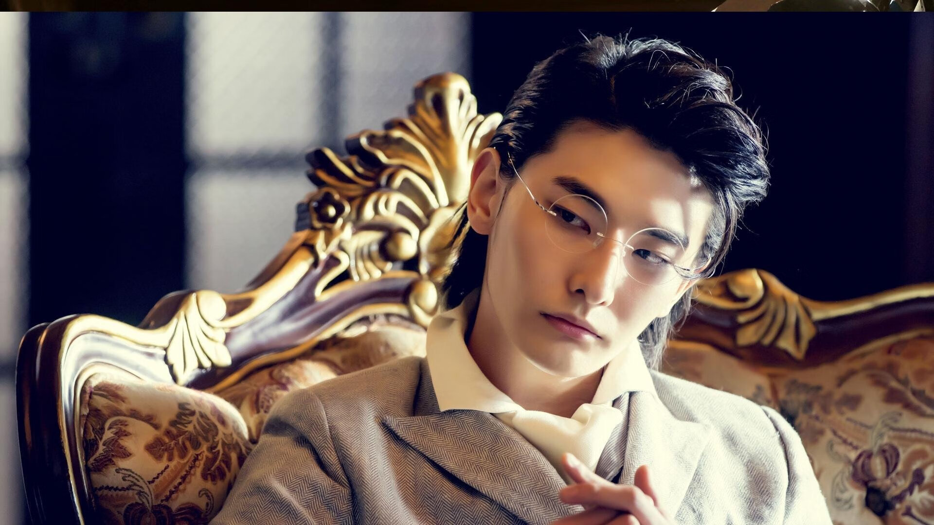 塞内加尔骑手马马杜·巴在非洲马术锦标赛上首次亮相即夺得障碍赛银牌，表现出色。